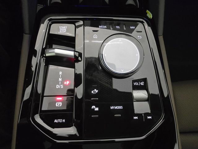 New 2025 BMW 530i xDrive w/ Premium Package image 16