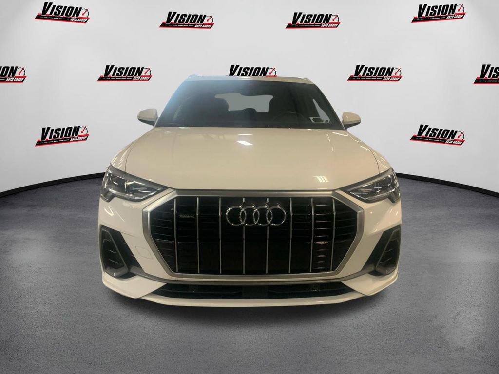 Used 2023 Audi Q3 2.0T Premium w/ Convenience Package image 2