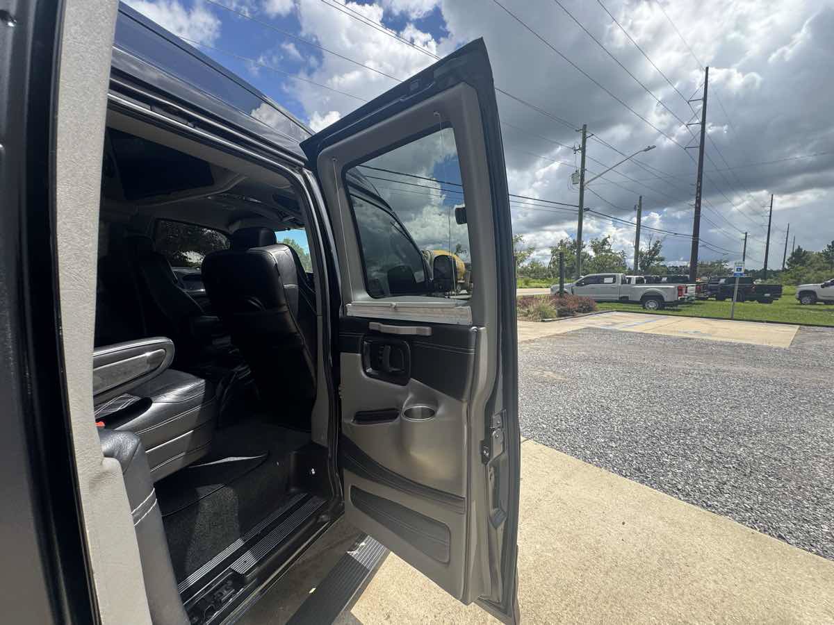 Used 2021 Chevrolet Express 2500 w/ Enhanced Convenience Package RWD image 32