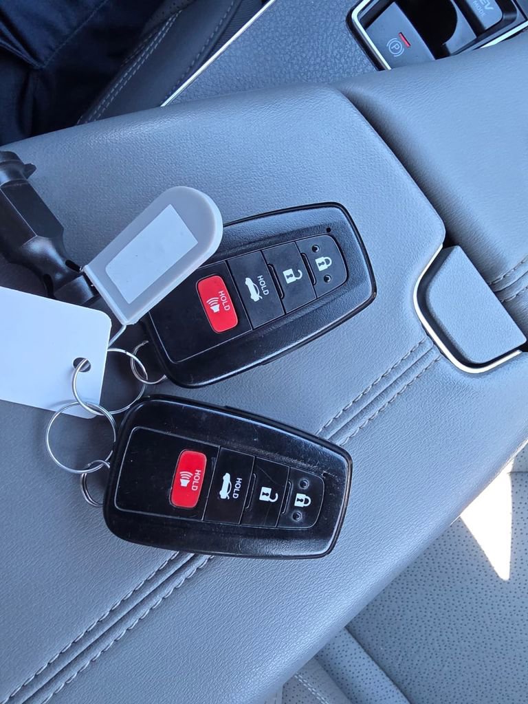 Used 2020 Toyota Avalon Limited w/ Advanced Safety Package FWD image 33