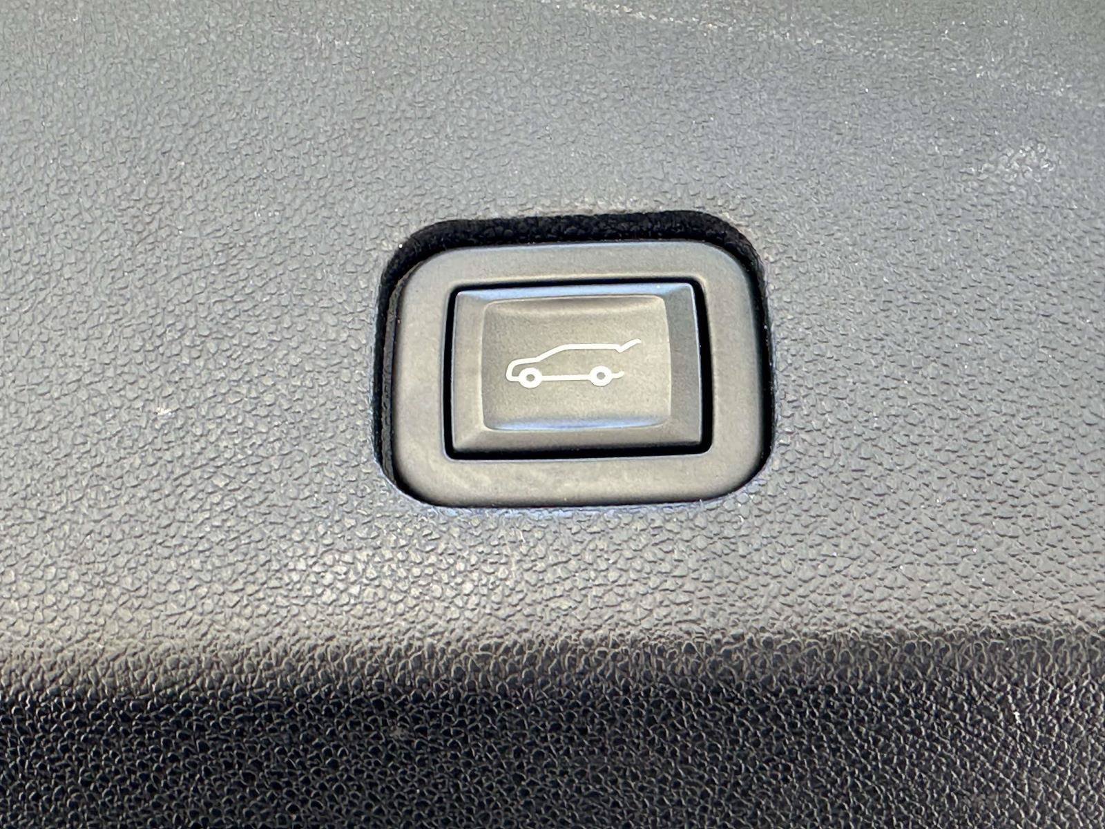 Used 2020 Cadillac XT6 Premium Luxury FWD image 9