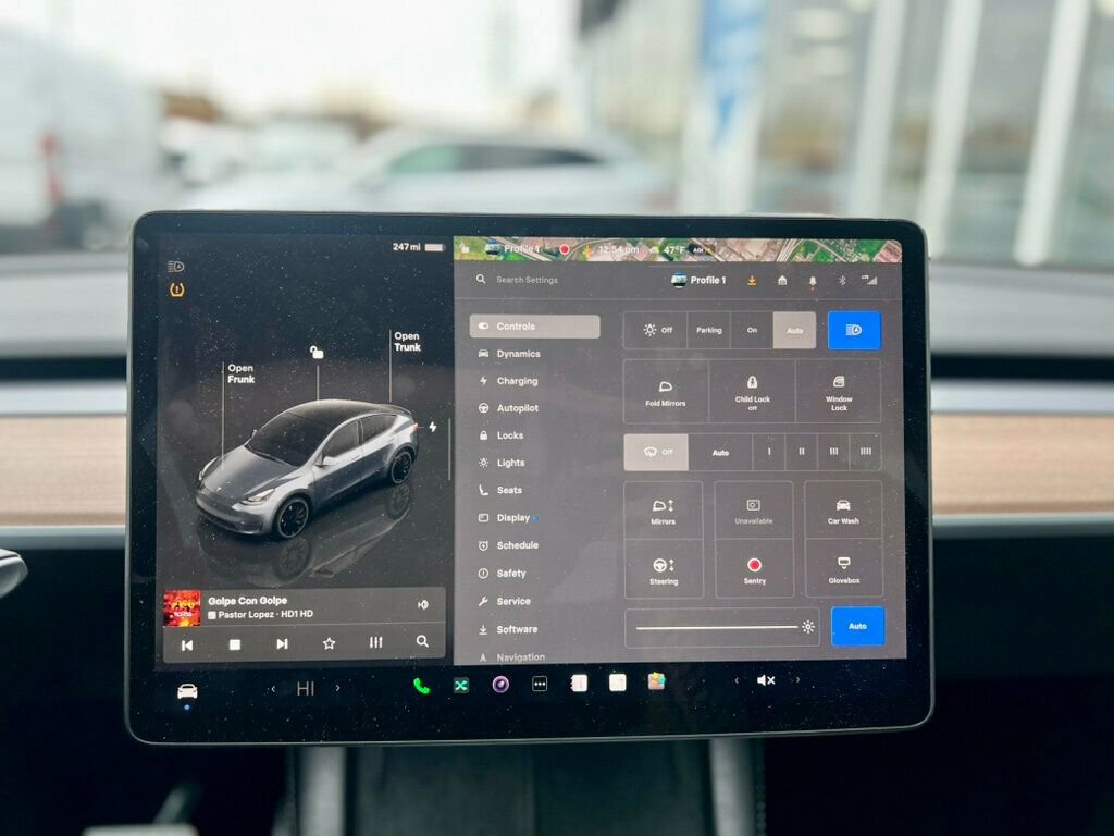 Used 2023 Tesla Model Y Performance image 21