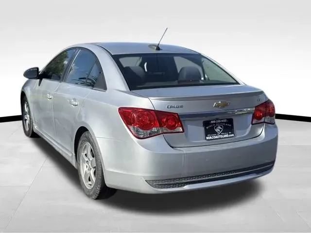 Used 2016 Chevrolet Cruze LT FWD image 4