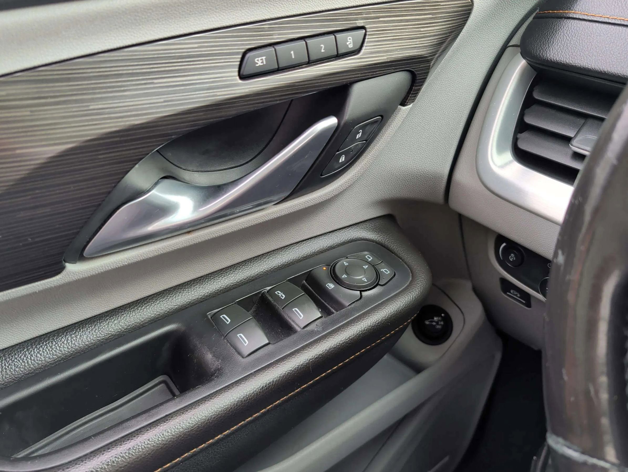 Used 2019 GMC Terrain SLT w/ Infotainment Package II image 26