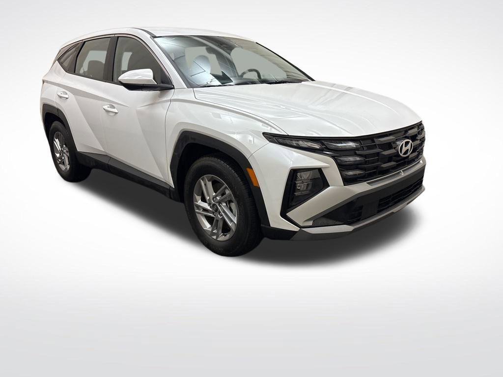 New 2025 Hyundai Tucson SE image 3