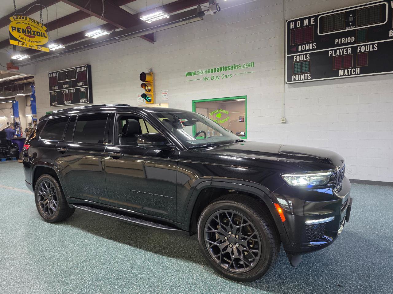 Used 2023 Jeep Grand Cherokee L Summit AWD/4WD image 4