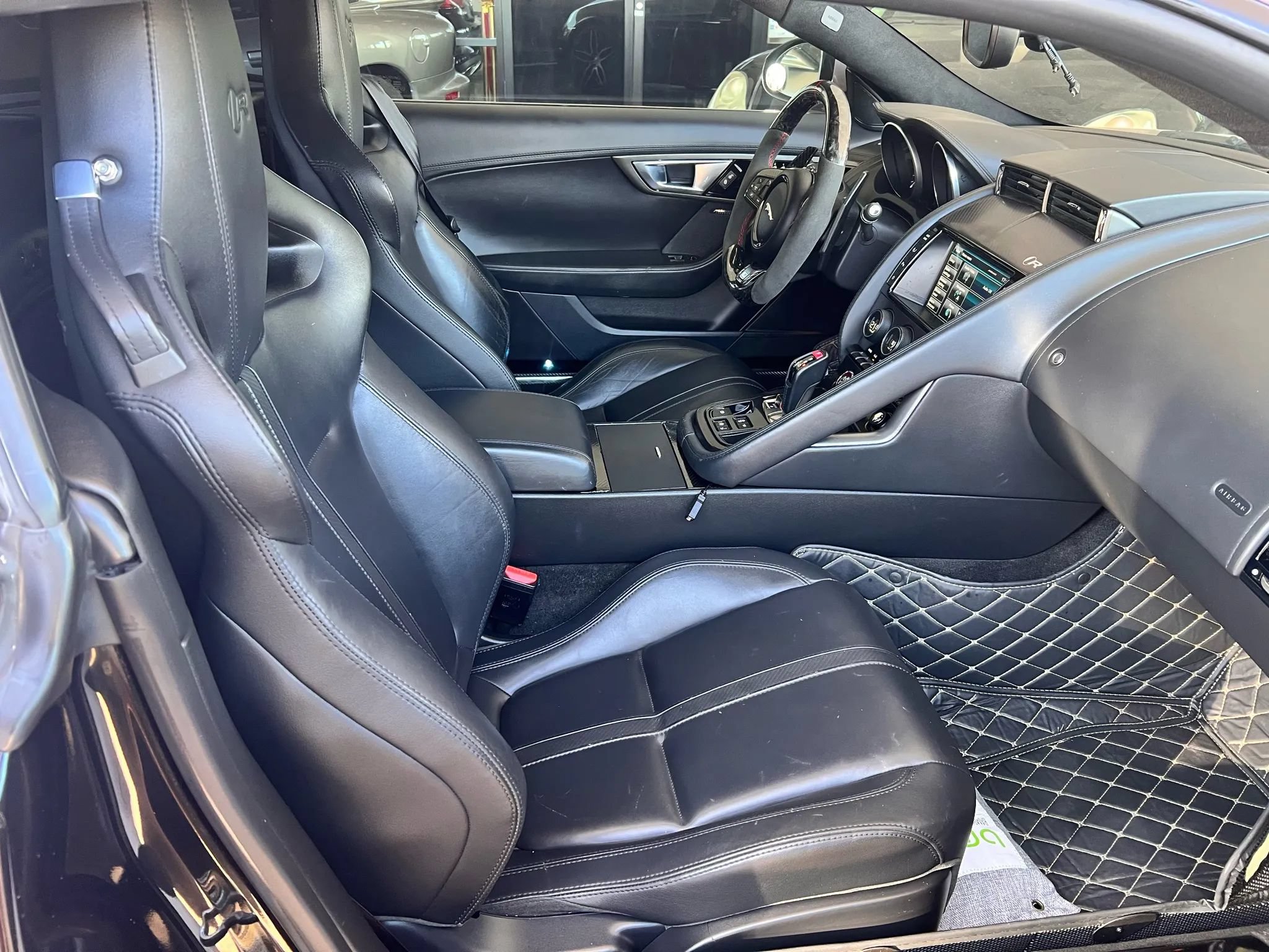 Used 2015 Jaguar F-TYPE R RWD image 12