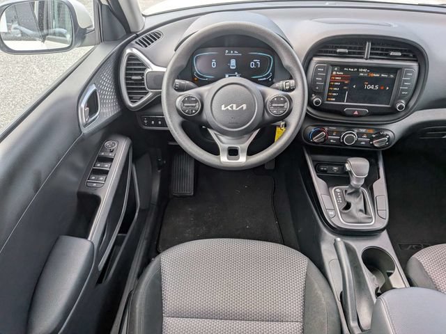Used 2025 Kia Soul LX FWD image 15