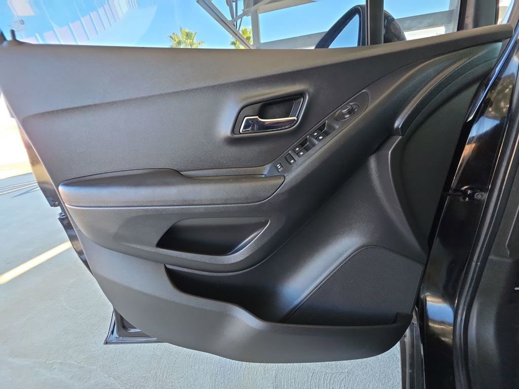 Used 2019 Chevrolet Trax LS image 22