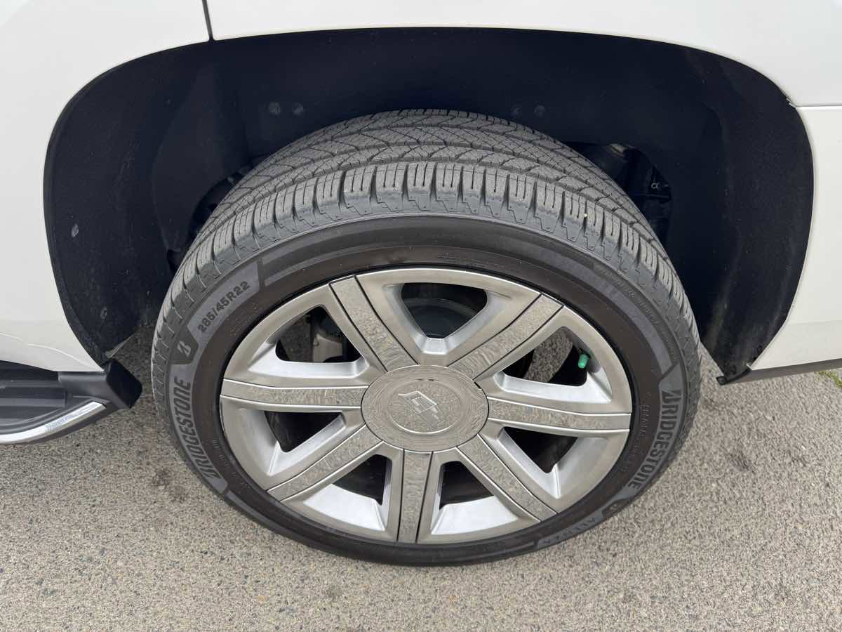 Used 2017 Cadillac Escalade Luxury image 41