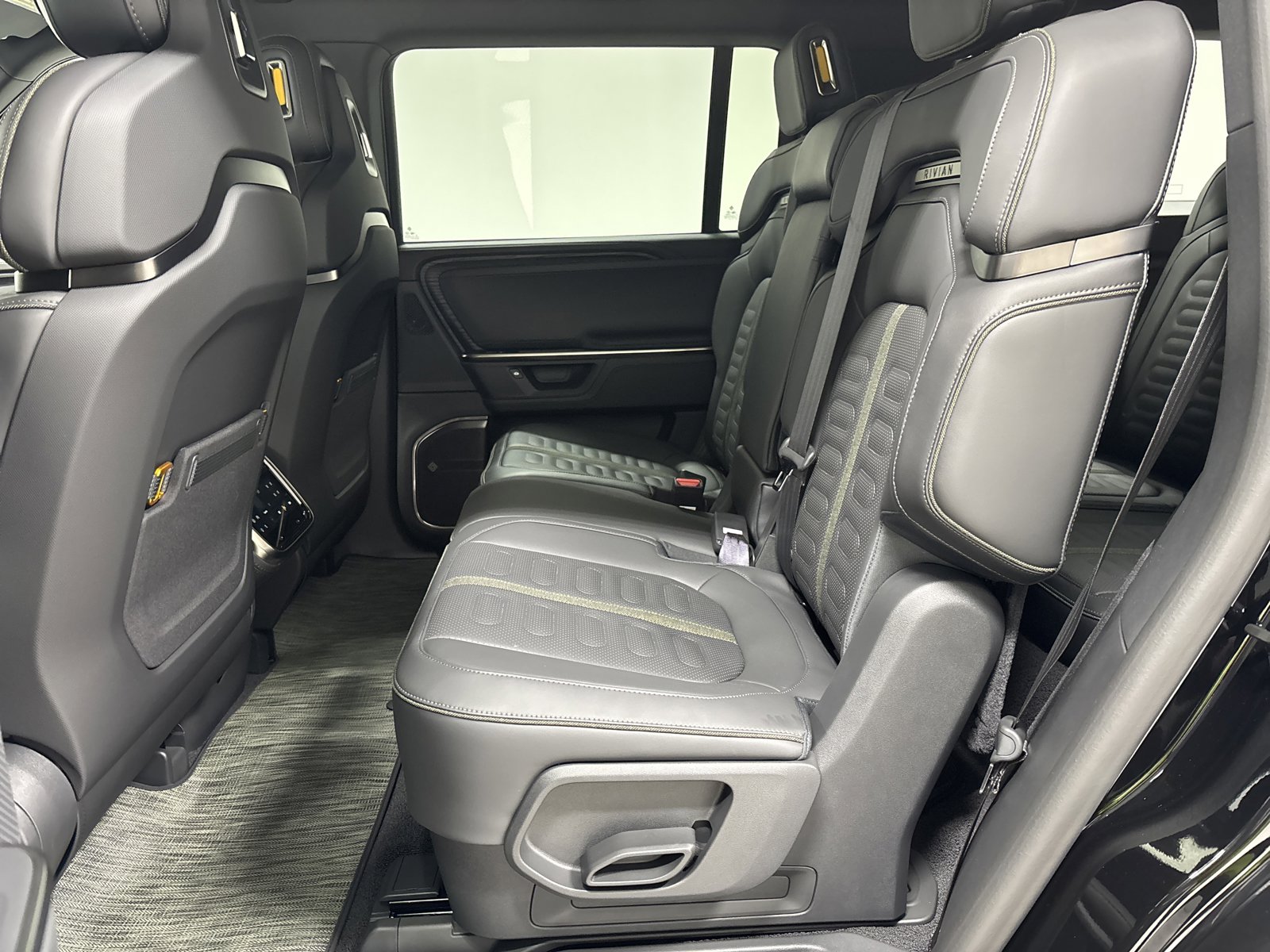 Used 2025 Rivian R1S Adventure AWD/4WD image 21