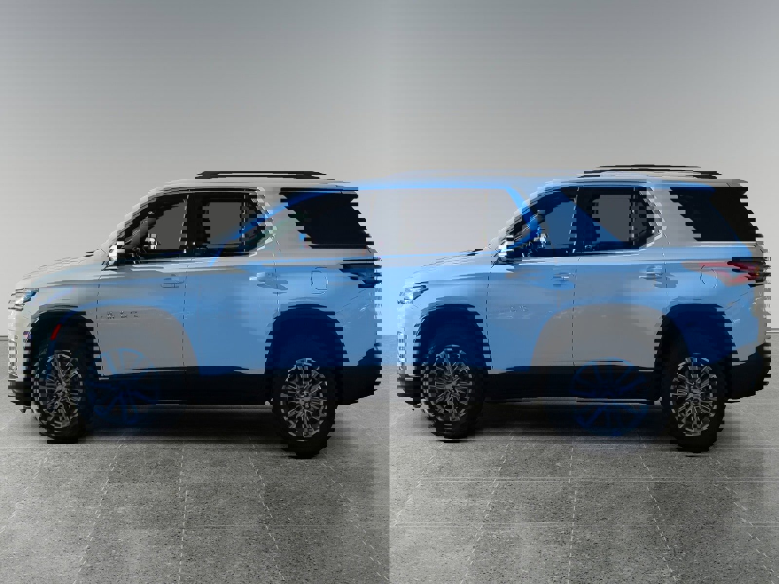 Used 2023 Chevrolet Traverse LT image 2