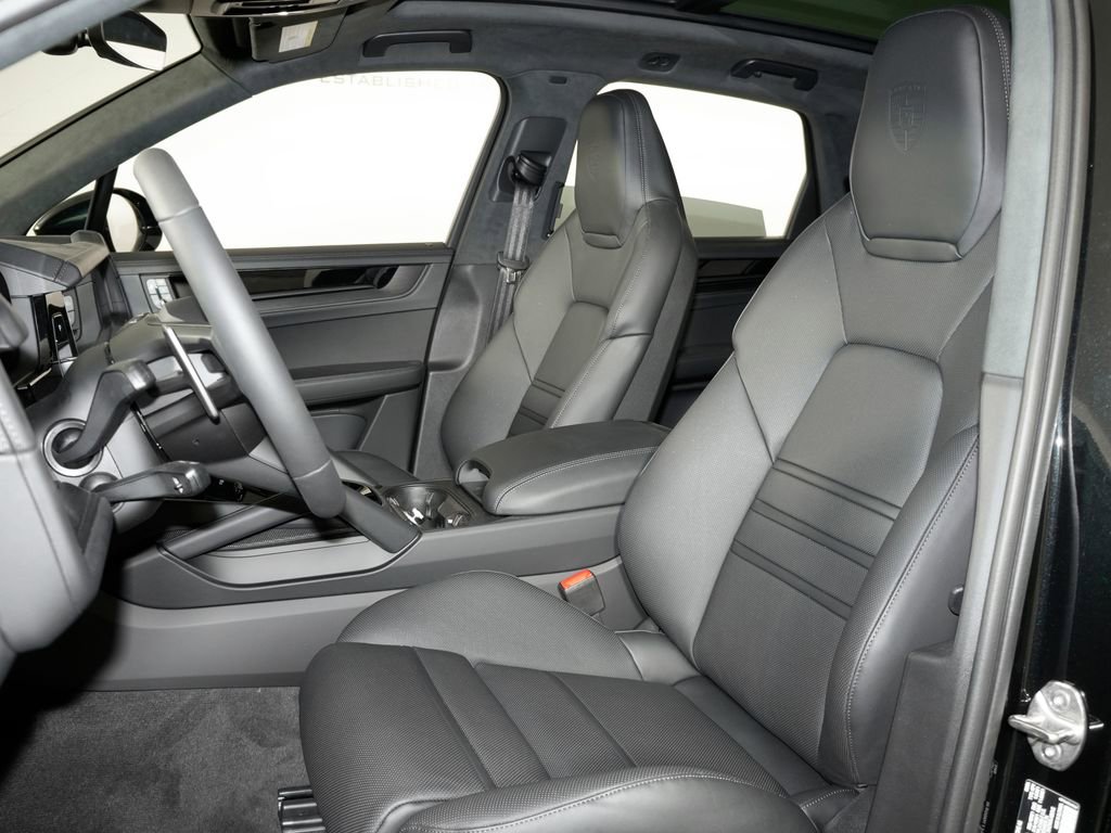 New 2026 Porsche Cayenne GTS AWD/4WD image 5