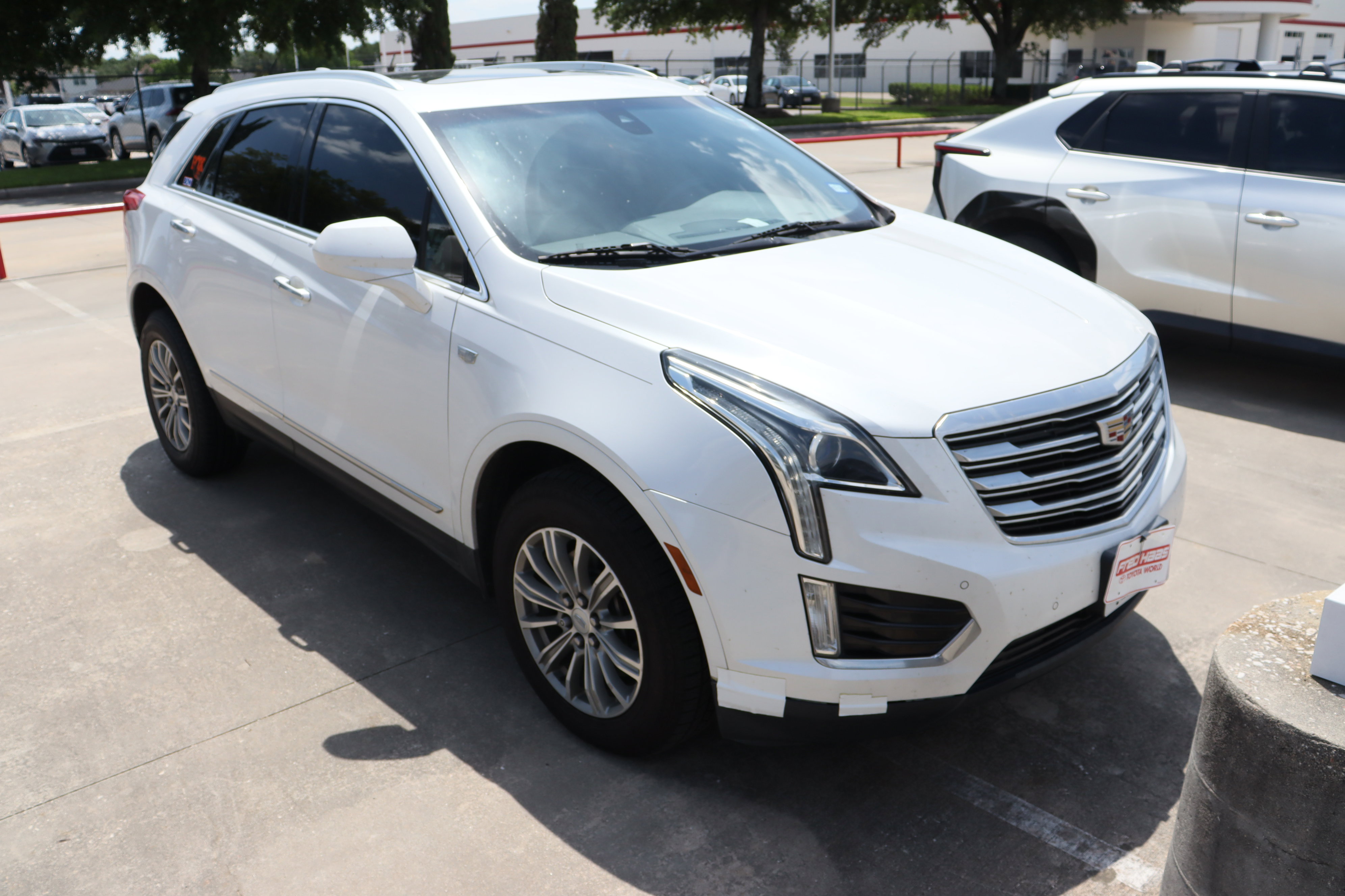 Used 2019 Cadillac XT5 Luxury FWD image 2