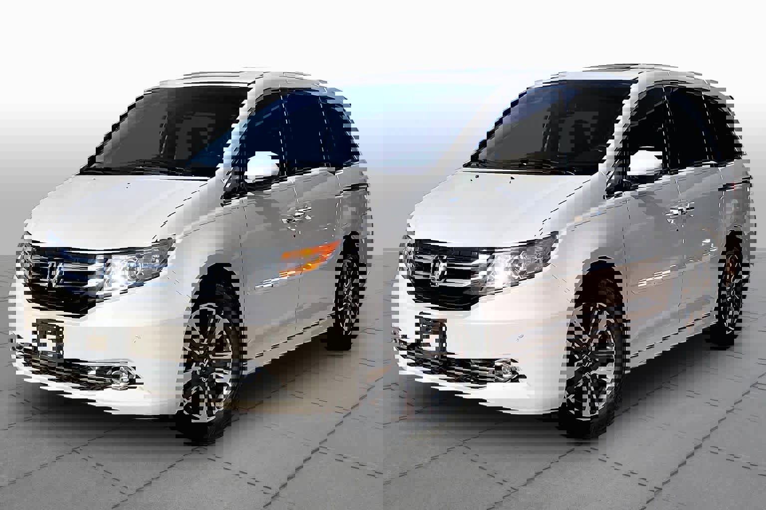 Used 2015 Honda Odyssey Touring Elite image 3