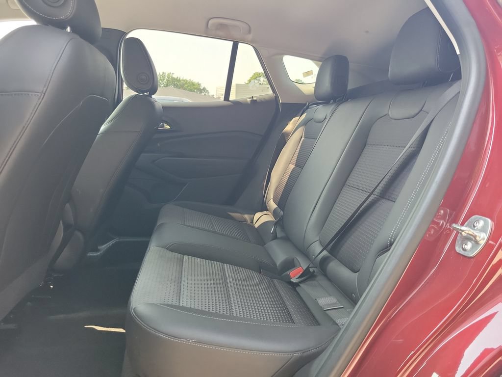 Used 2025 Chevrolet Trax LT FWD image 10