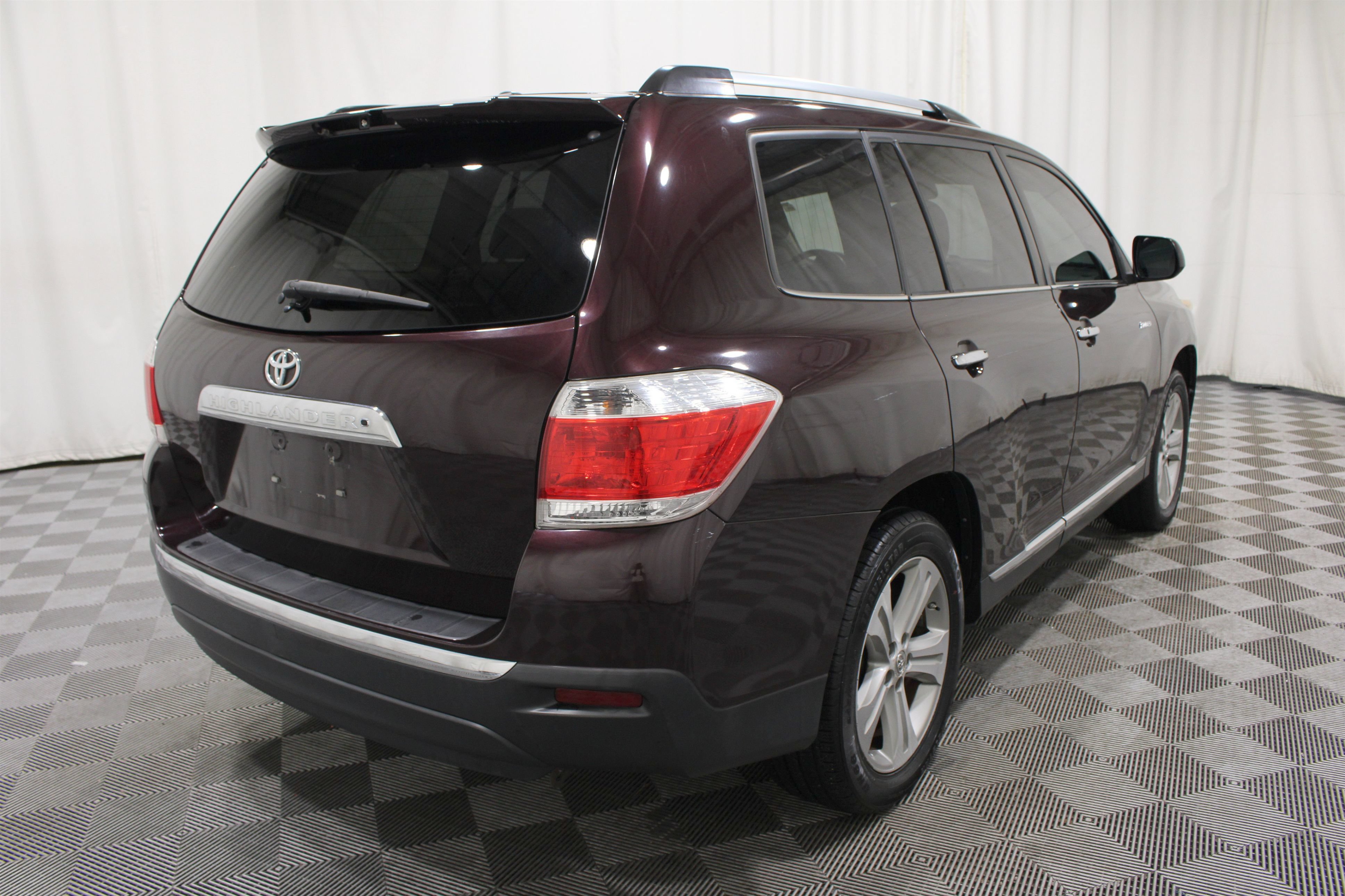 Used 2013 Toyota Highlander Limited FWD image 28