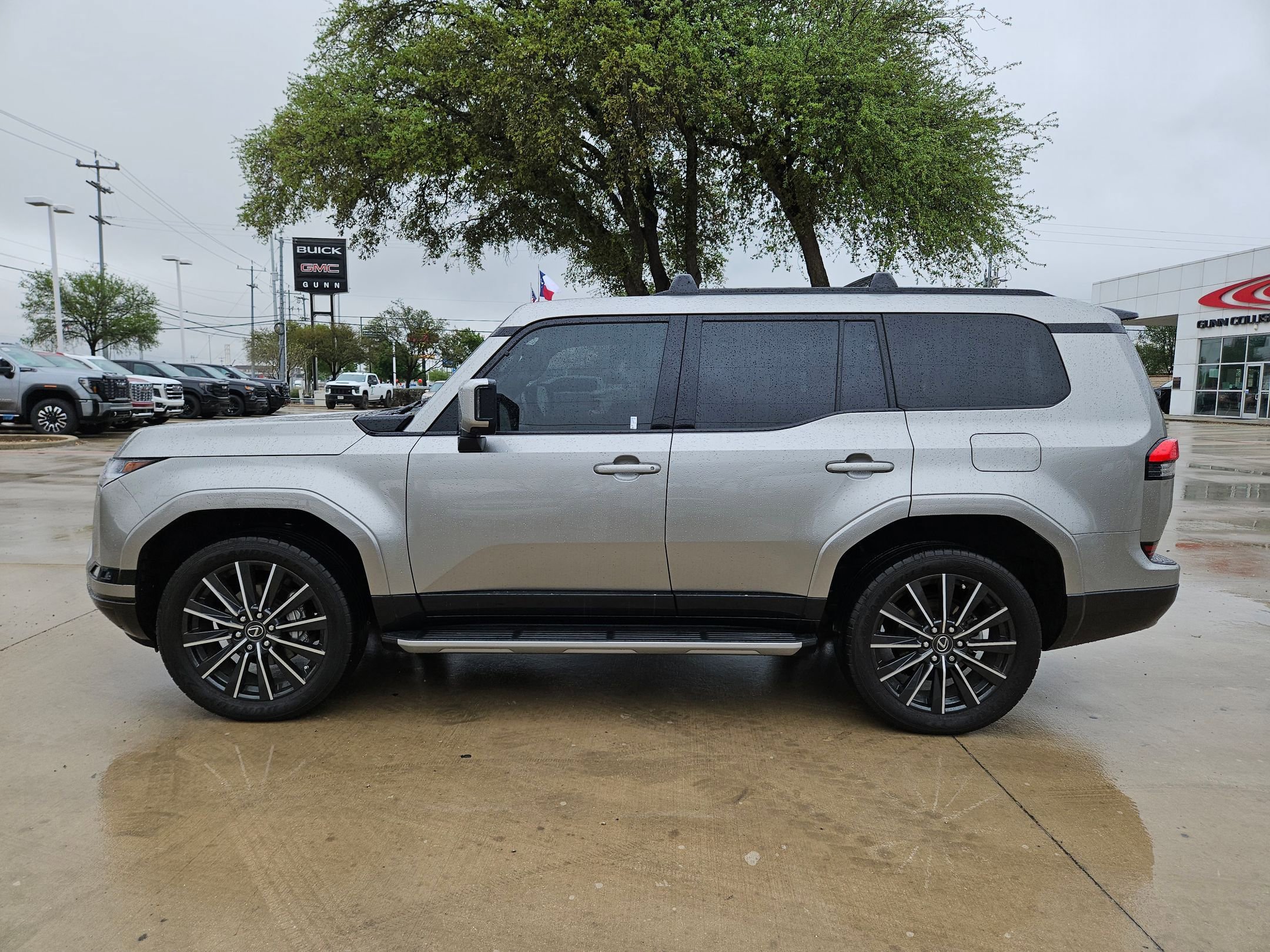 Used 2024 Lexus GX 550 w/ Accessory Package (Z1) image 6