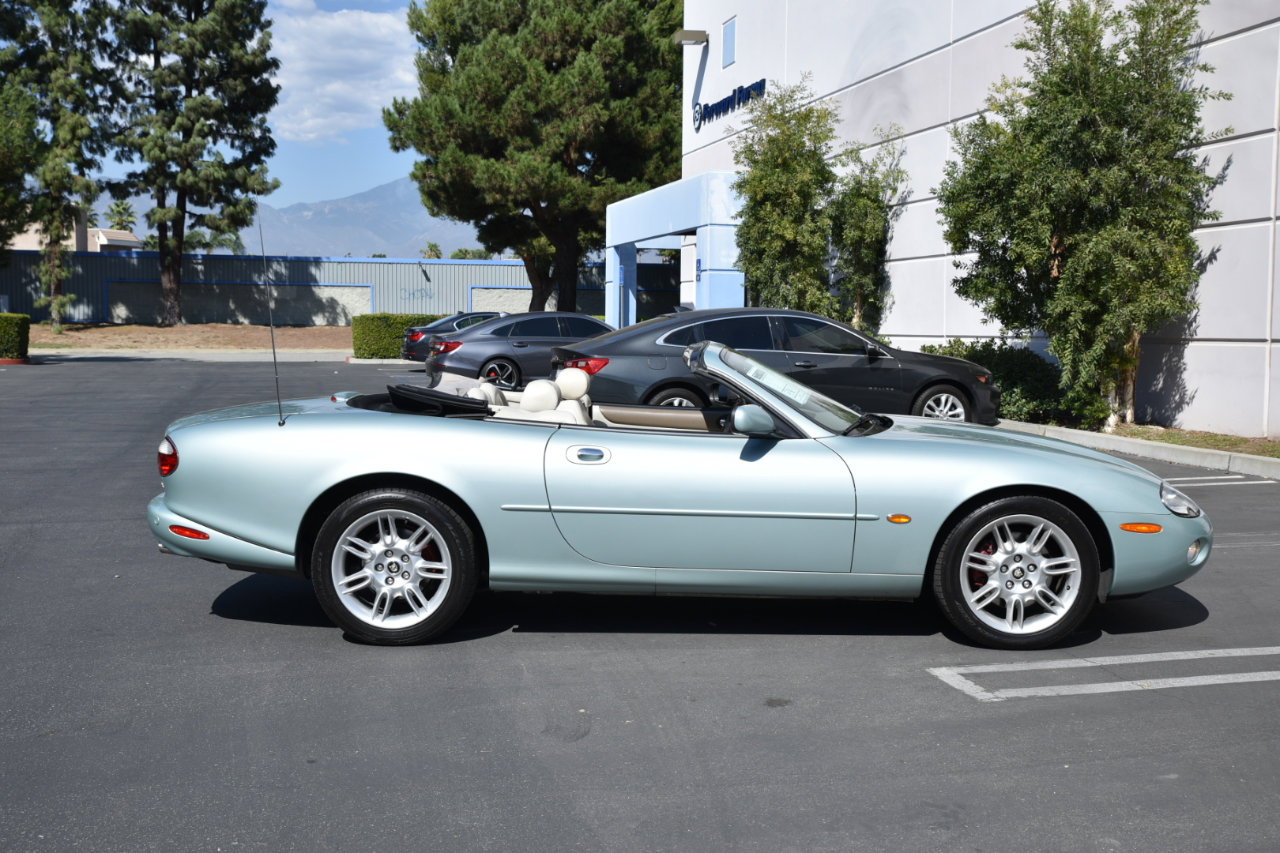 Used 2001 Jaguar XK8 Convertible image 10