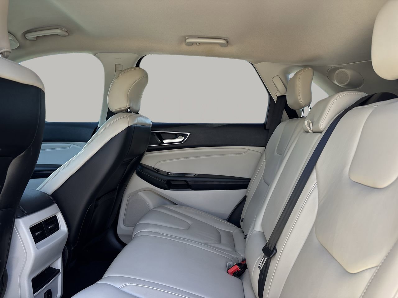 Used 2018 Ford Edge Titanium image 16