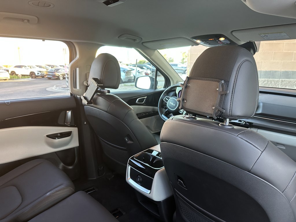 Used 2024 Kia Carnival EX image 41
