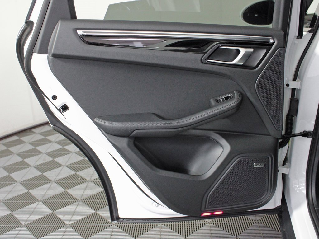 Used 2025 Porsche Macan image 35