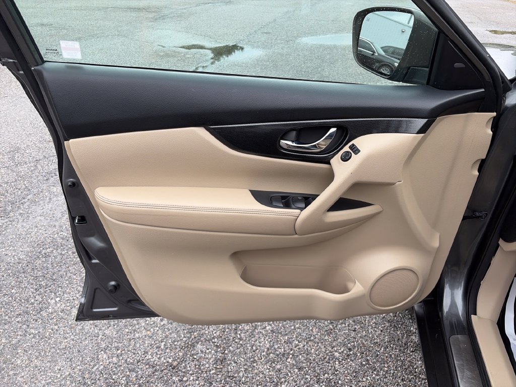 Used 2015 Nissan Rogue SL w/ SL Premium Package FWD image 11