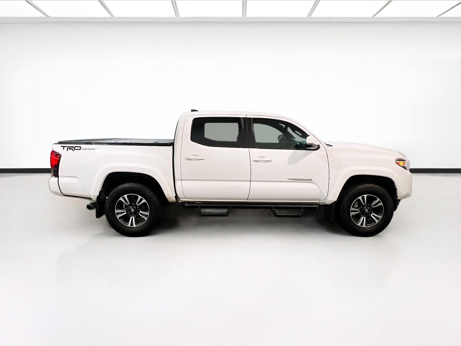 Used 2018 Toyota Tacoma TRD Sport w/ Technology Package RWD image 22
