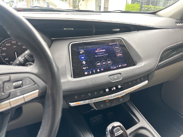 Used 2022 Cadillac XT4 Premium Luxury w/ Enhanced Visibility Package FWD image 19