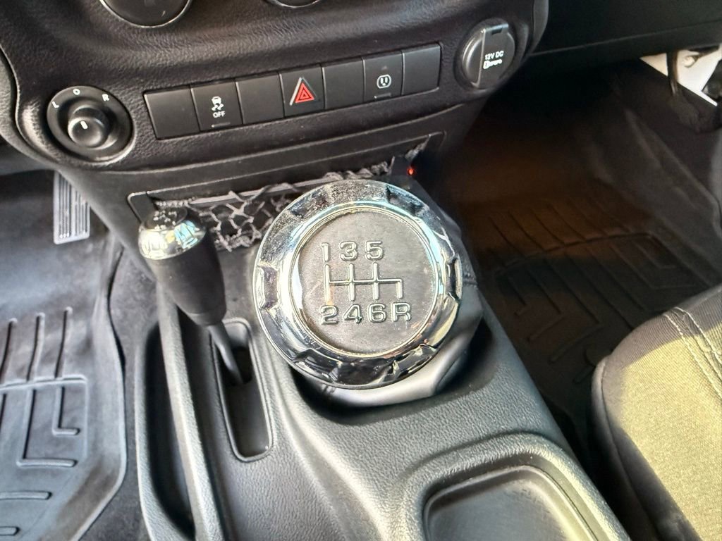 Used 2016 Jeep Wrangler Unlimited Rubicon w/ Connectivity Group image 19