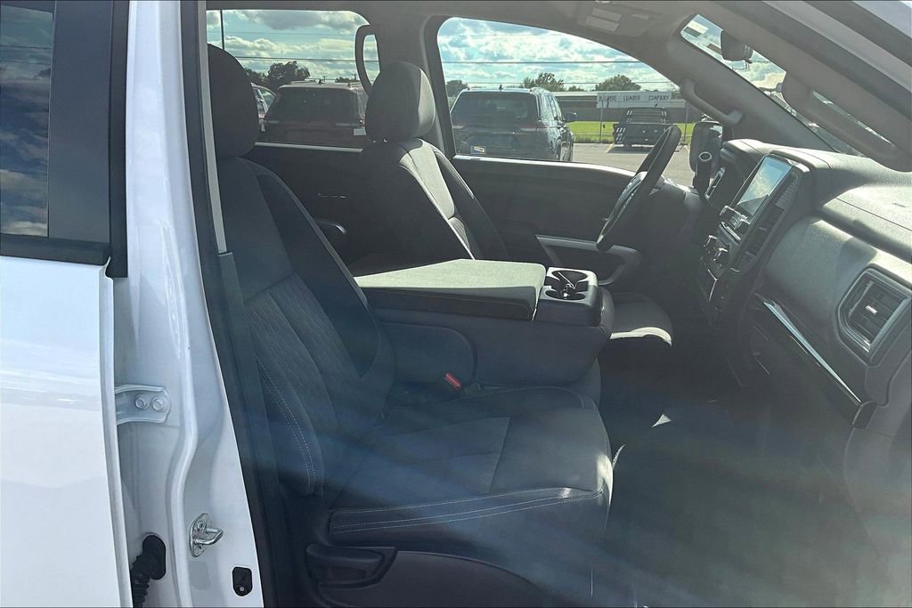 Used 2023 Nissan Titan SV image 10