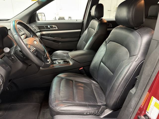 Used 2016 Ford Explorer XLT w/ Equipment Group 202A image 24
