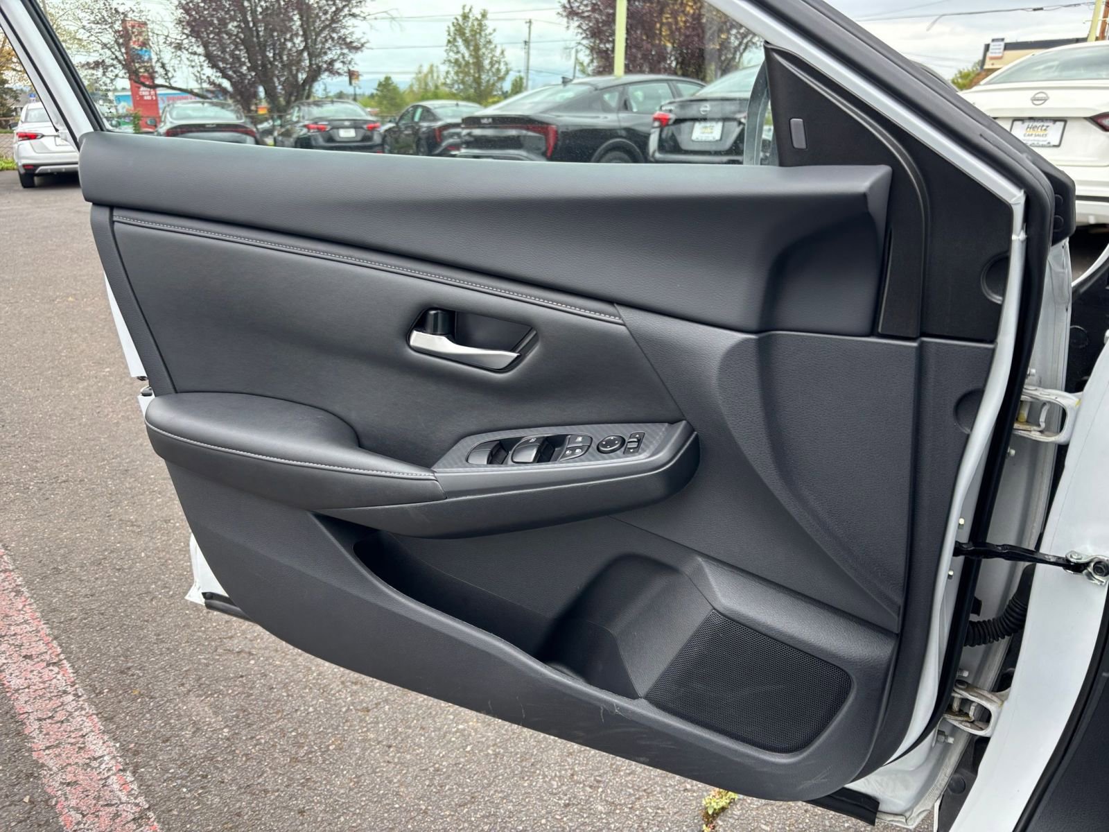 Used 2025 Nissan Sentra SV FWD image 18
