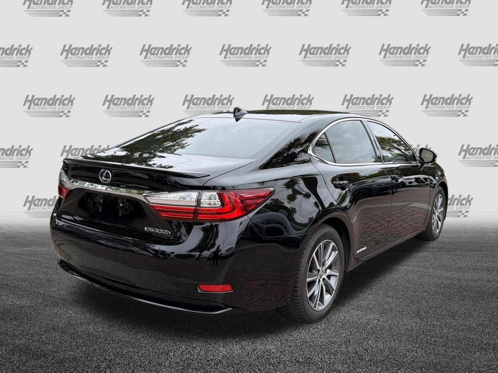 Used 2017 Lexus ES 300h w/ Luxury Package FWD image 10