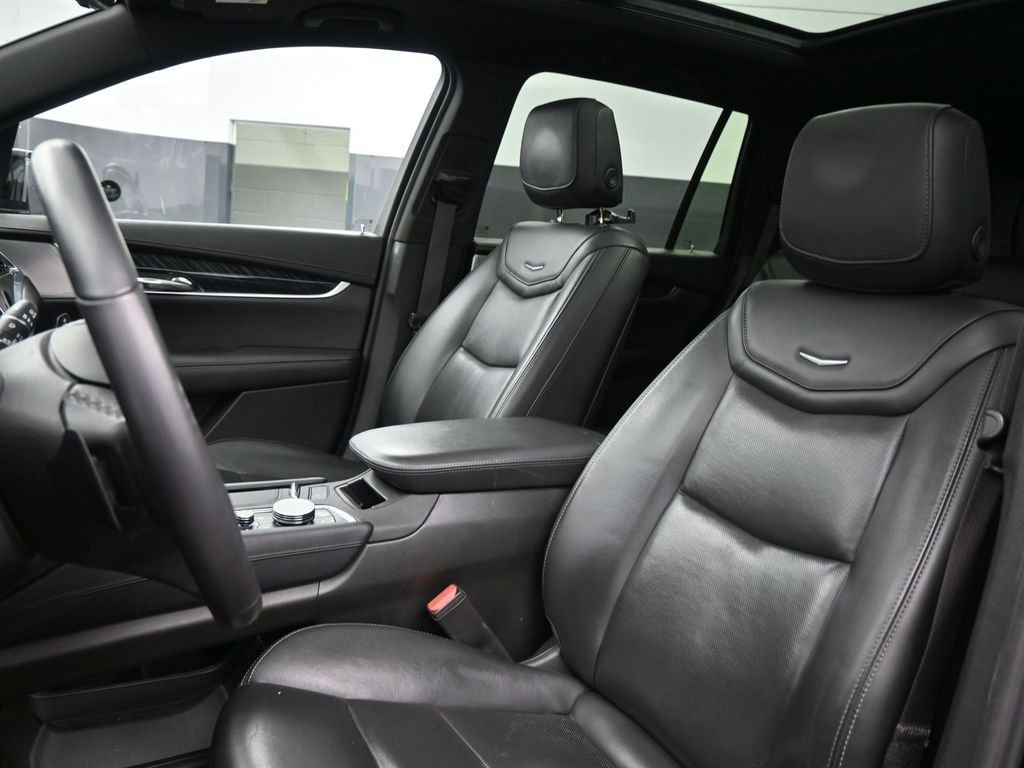 Used 2022 Cadillac XT6 Premium Luxury w/ Technology Package image 12