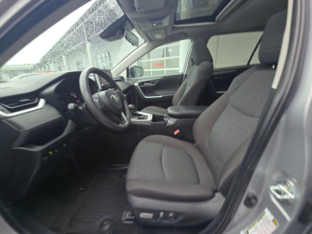 Used 2024 Toyota RAV4 XLE w/ Convenience Package image 18