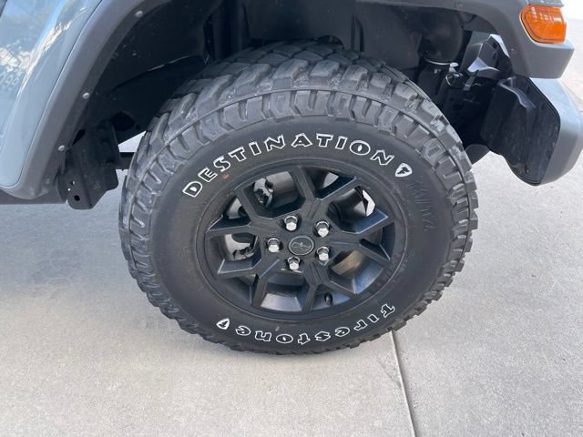 Used 2025 Jeep Gladiator Sport AWD/4WD image 18