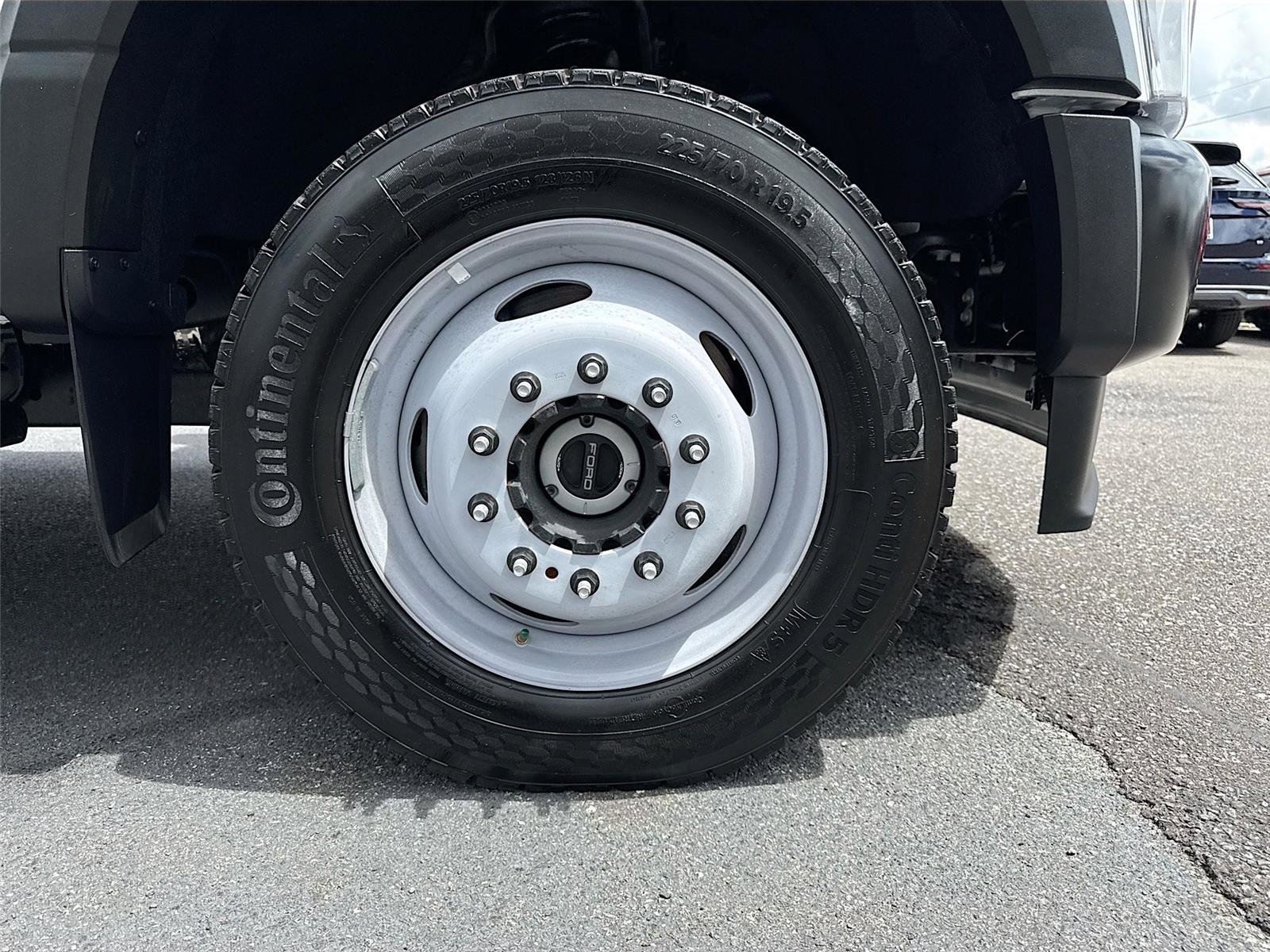 Used 2025 Ford F550 4x4 Crew Cab Super Duty image 32