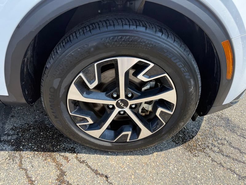 Certified 2025 Kia Sportage EX AWD/4WD image 15