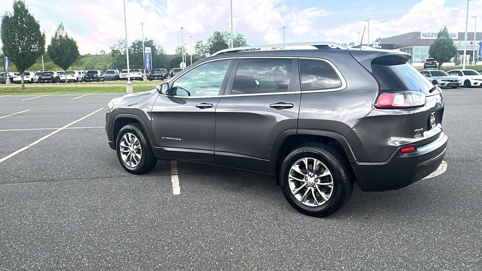 Used 2019 Jeep Cherokee Latitude Plus w/ Comfort/Convenience Group image 11
