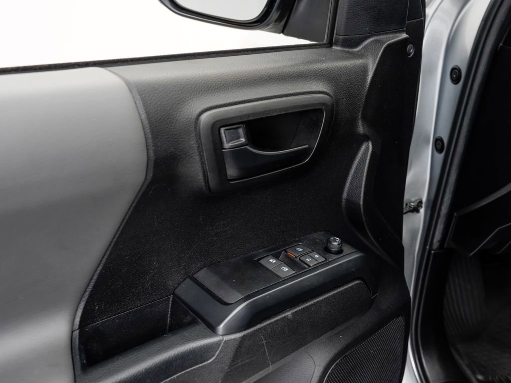 Used 2022 Toyota Tacoma SR RWD image 12