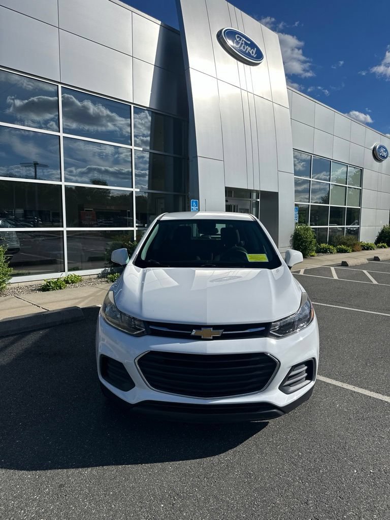 Used 2018 Chevrolet Trax LS AWD/4WD image 2