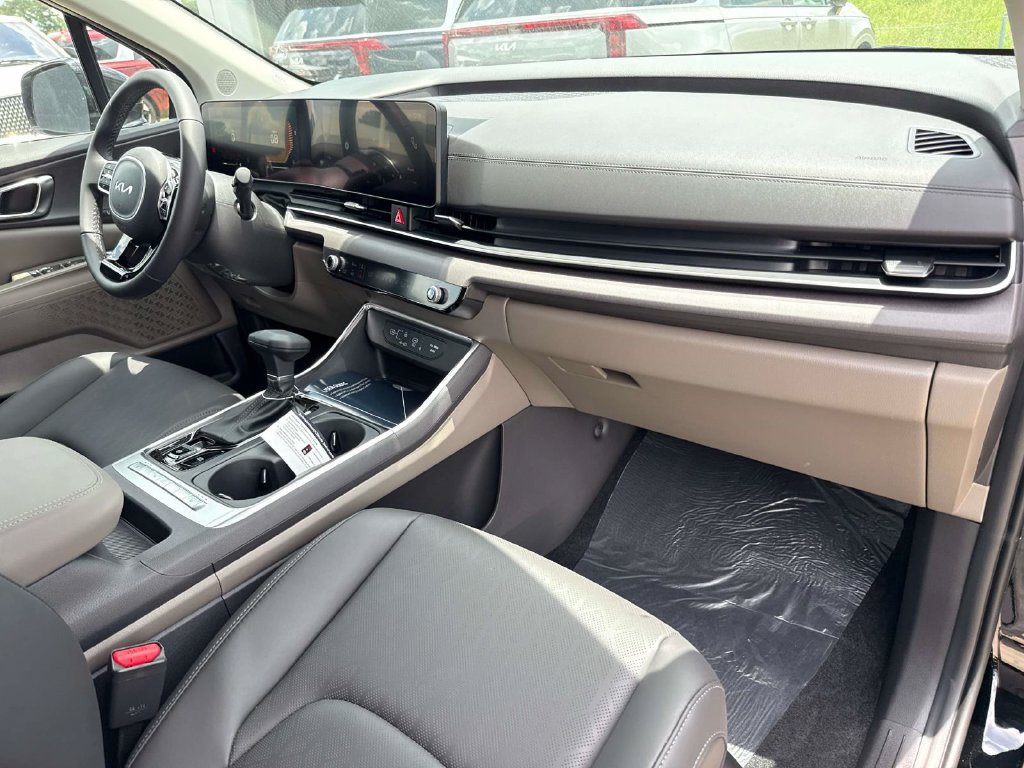 New 2026 Kia Carnival EX FWD image 14