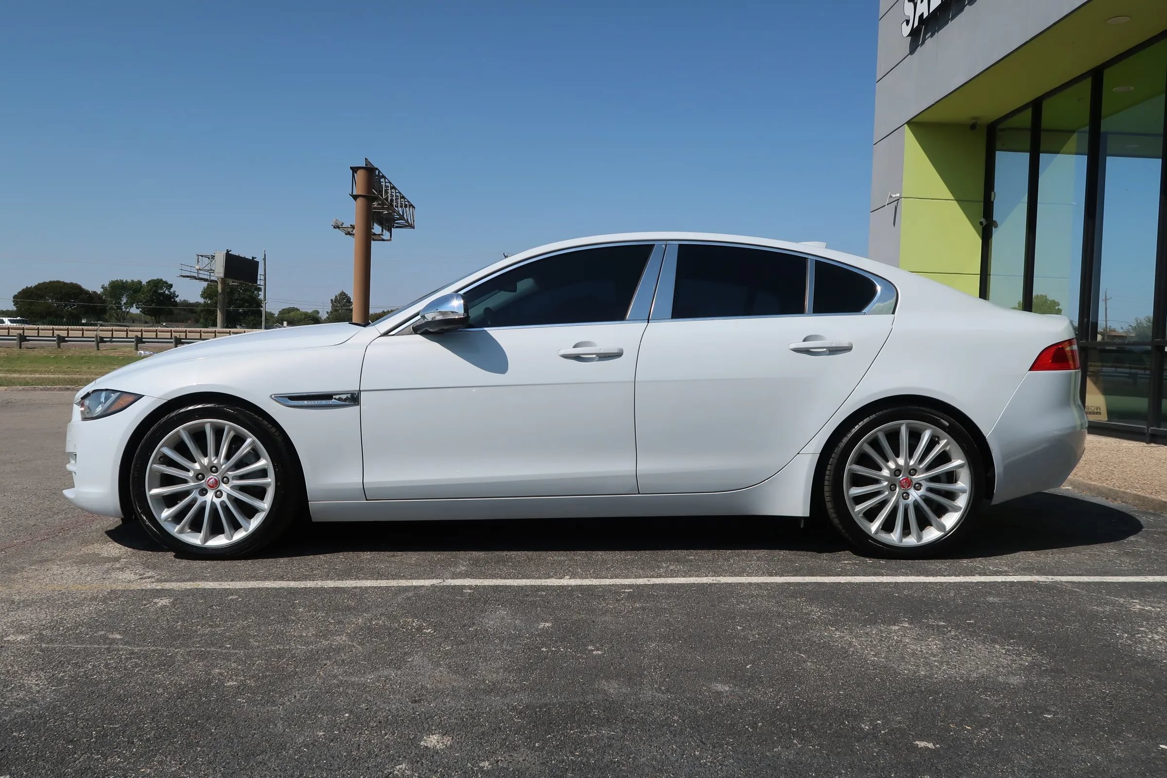 Used 2017 Jaguar XE First Edition RWD image 6