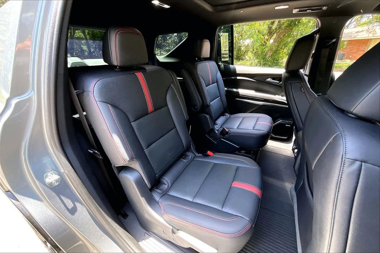 Used 2024 Chevrolet Traverse RS w/ LPO, Floor Liner Package FWD image 22