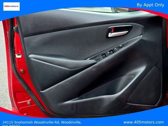 Used 2019 Toyota Yaris LE image 25