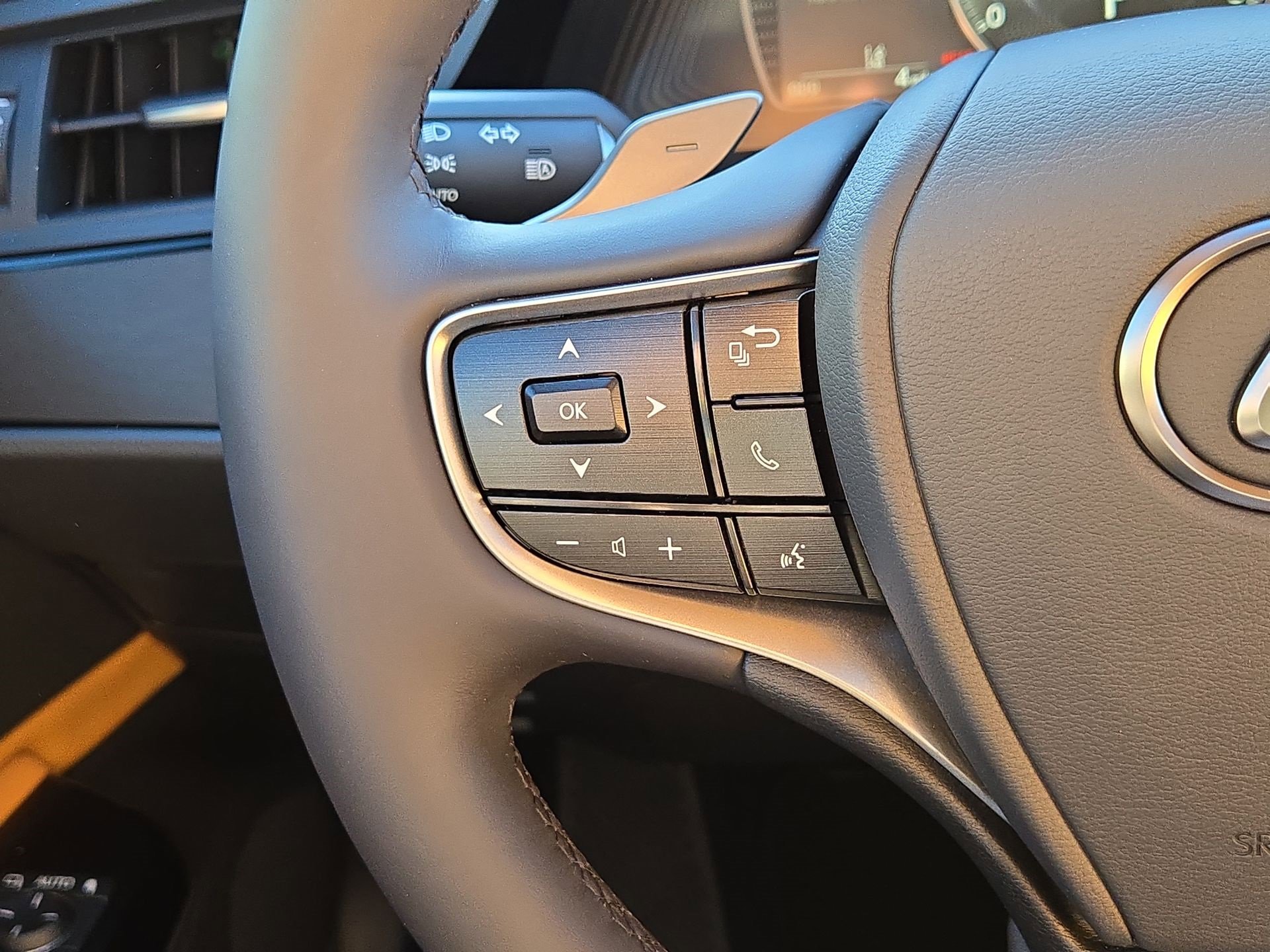 New 2025 Lexus ES 350 w/ Premium Package image 21