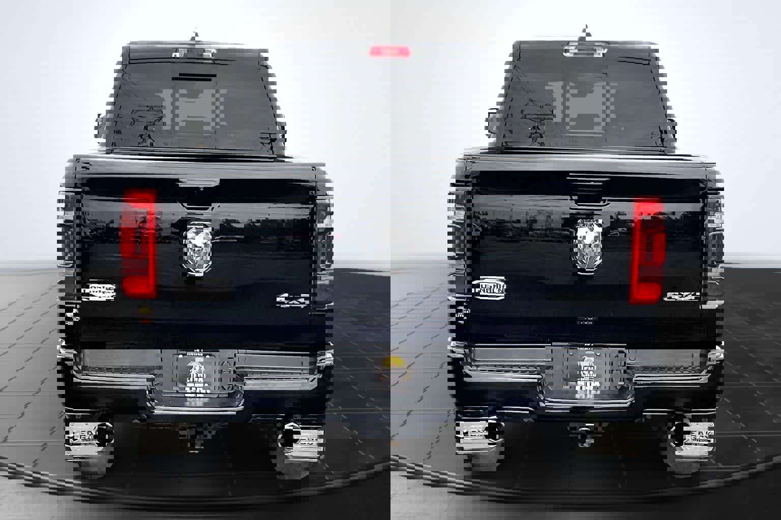 Used 2023 RAM 1500 Limited w/ Body-Colour Bumper Group image 5