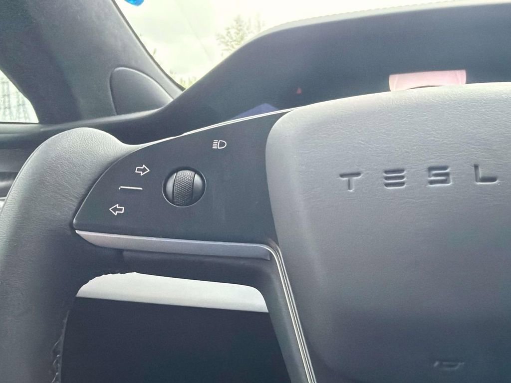 Used 2022 Tesla Model S Plaid image 11