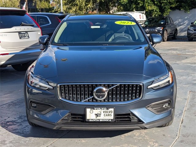 Used 2023 Volvo V60 B5 Cross Country Plus w/ Climate Package image 8